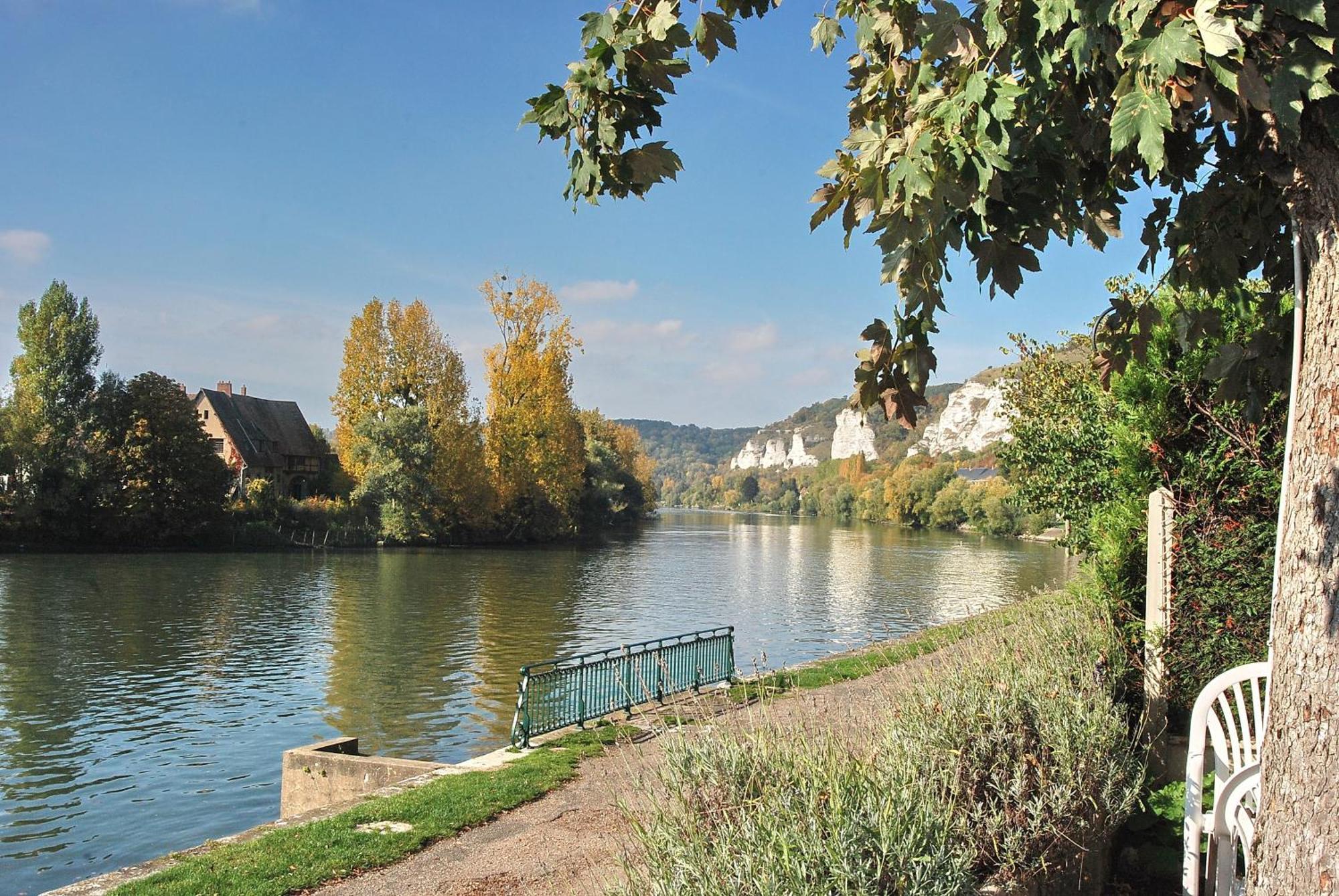 La Chaine D'Or Hotel Les Andelys Exterior photo